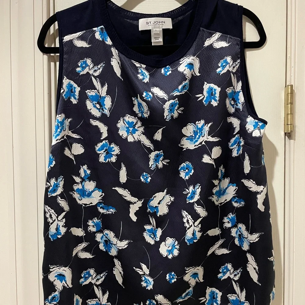 St. John Blue Floral 2 piece Cardigan and sleevless shirt - Picture 3 of 10